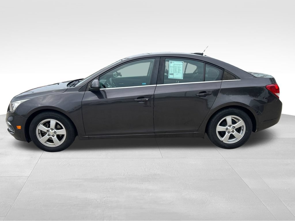 Used 2016 Chevrolet Cruze LT FWD image 2