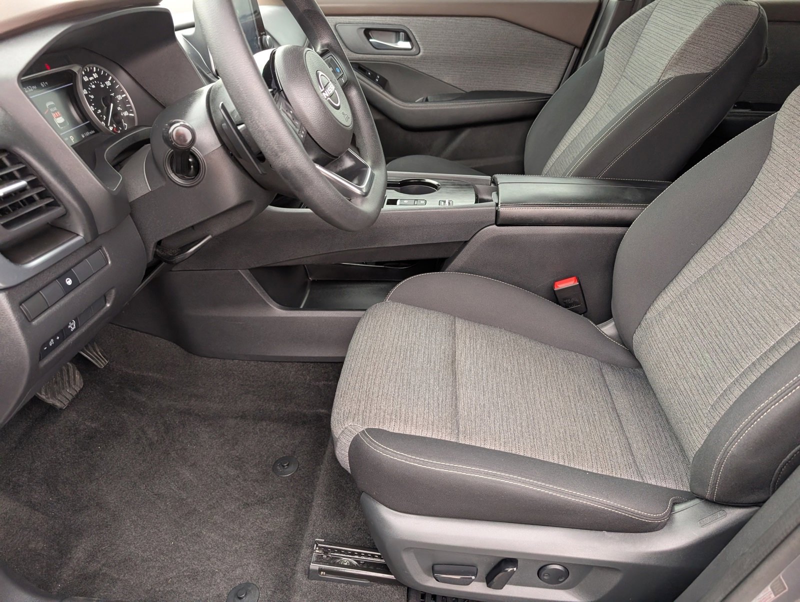 Used 2023 Nissan Rogue SV image 13