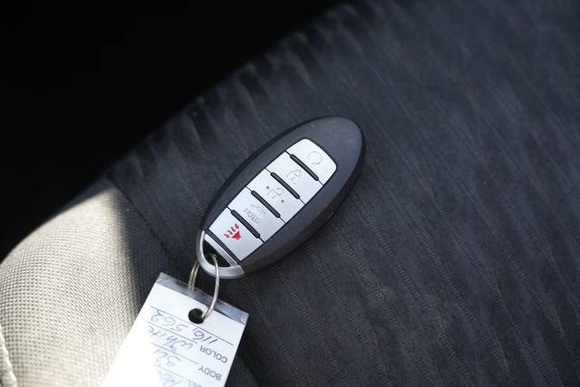 Used 2018 Nissan Rogue SV w/ Premium Package image 57