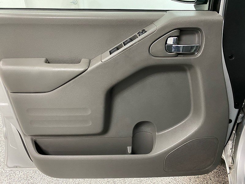 Used 2016 Nissan Frontier SV image 9