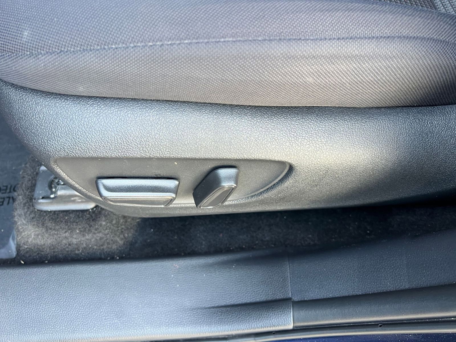 Used 2025 Toyota Highlander LE image 24