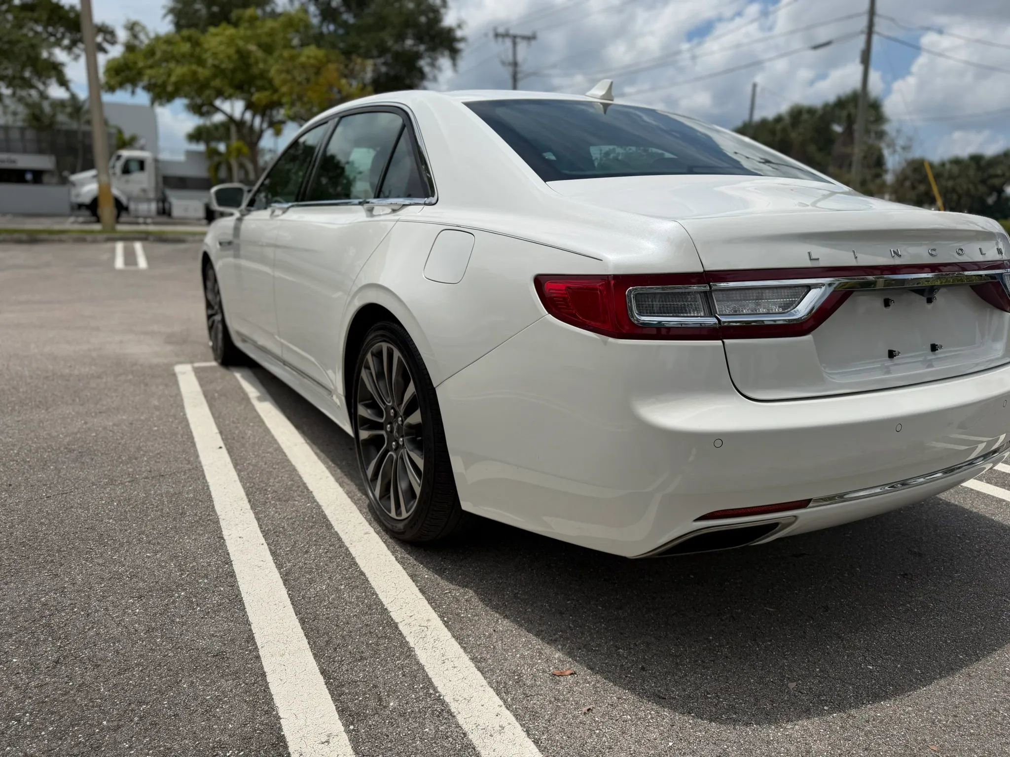 Used 2020 Lincoln Continental AWD w/ Premium Package image 15