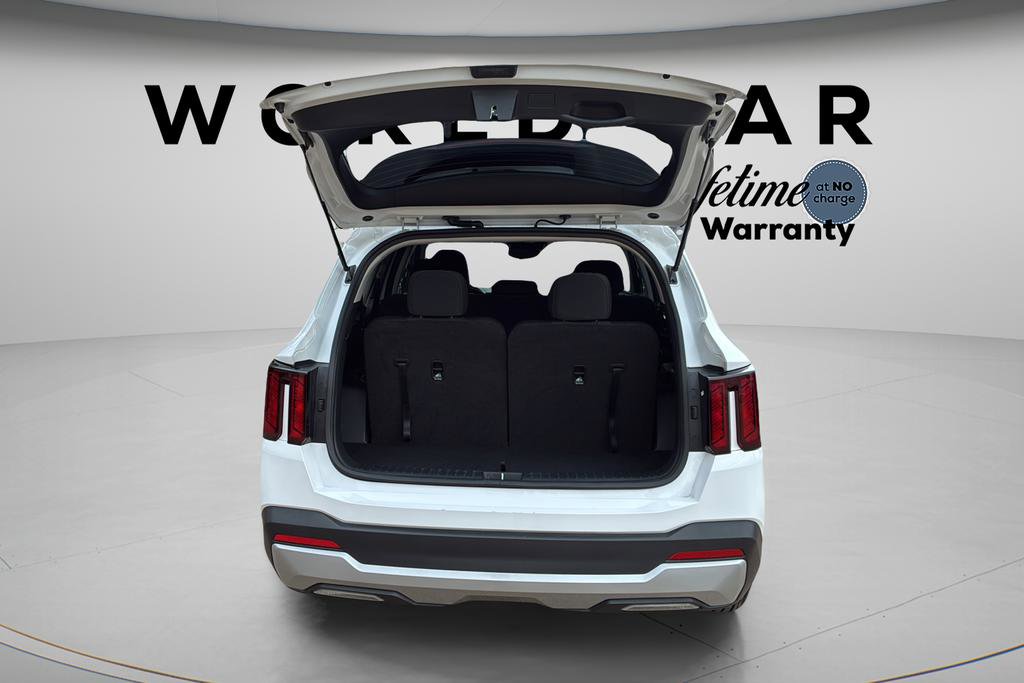 Used 2025 Kia Sorento LX FWD image 10
