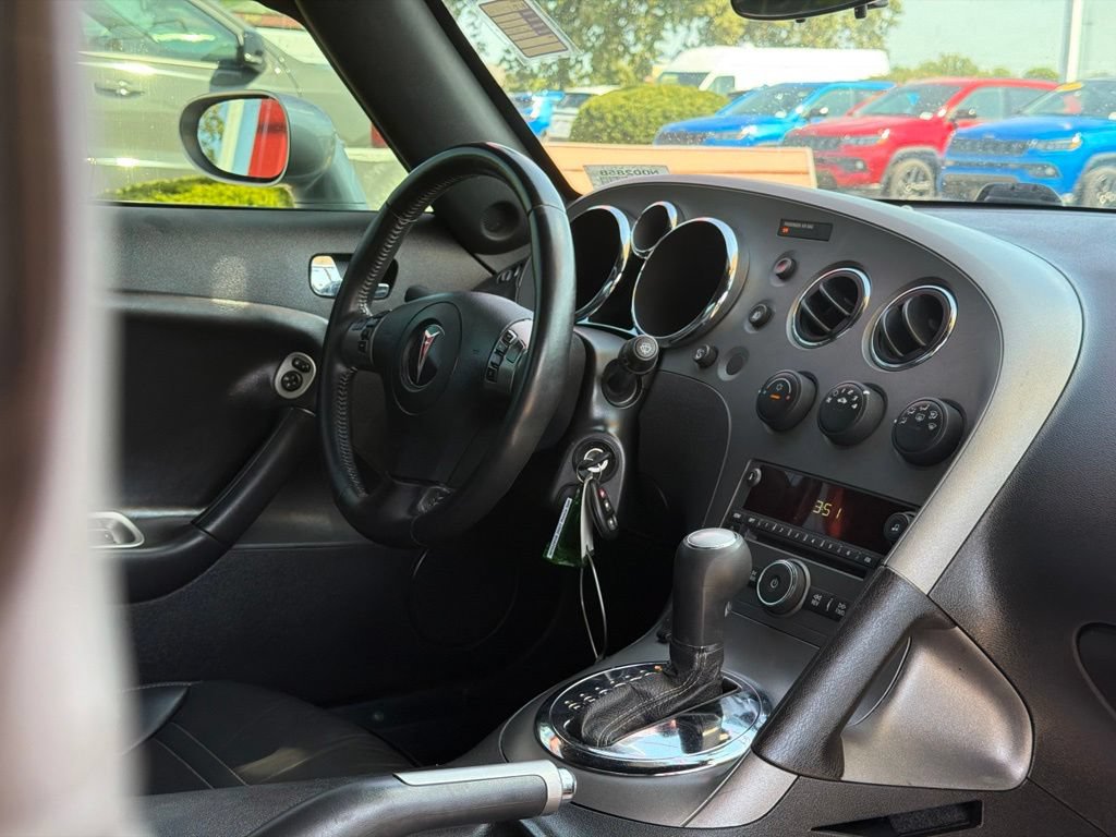 Used 2007 Pontiac Solstice Convertible w/ Premium Package RWD image 18