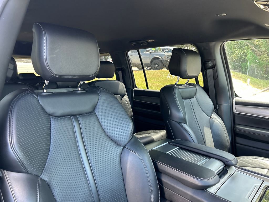 Used 2025 Jeep Wagoneer 4WD image 15