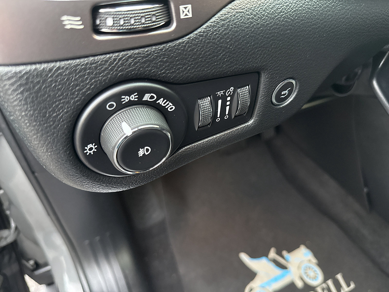 Used 2019 Jeep Cherokee Limited w/ Trailer Tow Group AWD/4WD image 38
