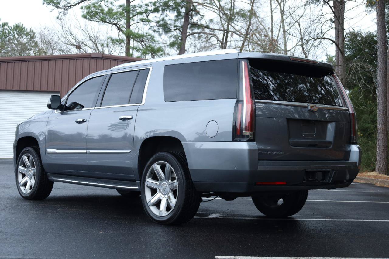 Used 2019 Cadillac Escalade ESV Luxury RWD image 3