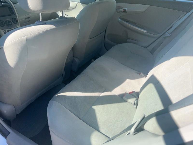 Used 2013 Toyota Corolla LE image 9