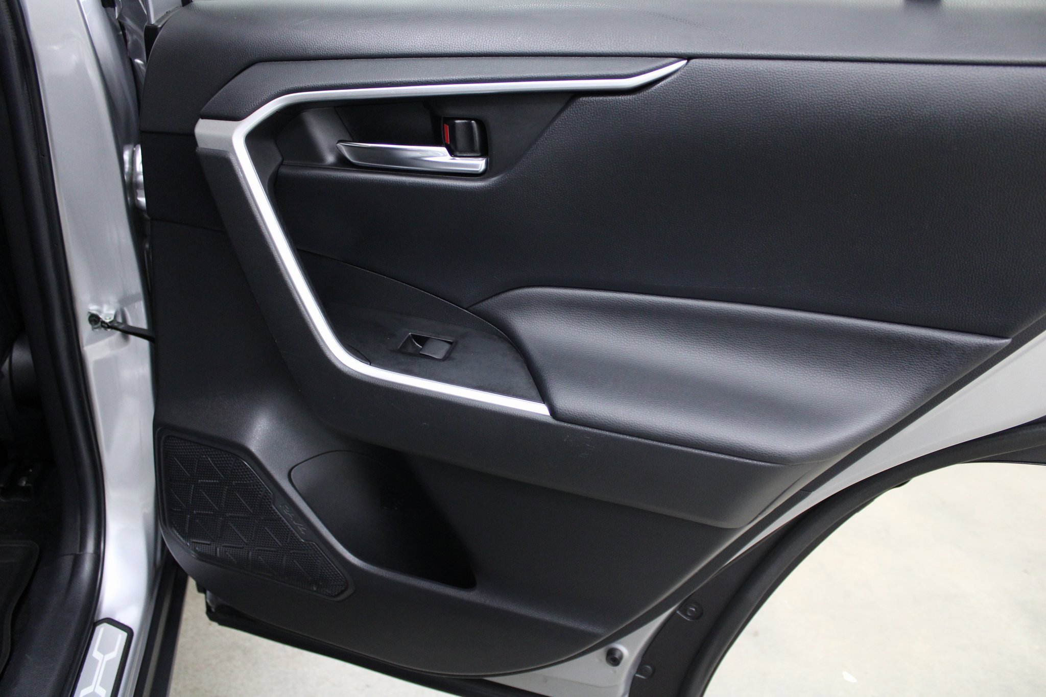 Used 2021 Toyota RAV4 XLE image 22