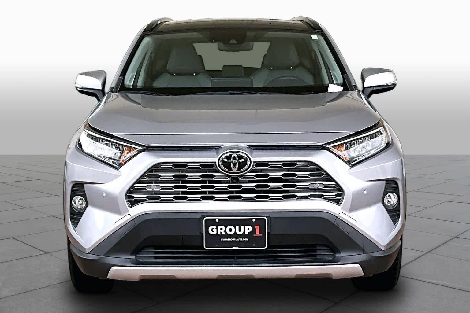 Used 2020 Toyota RAV4 Limited FWD image 4