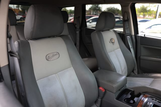 Used 2006 Jeep Grand Cherokee Overland w/ Skid Plate Group AWD/4WD image 21