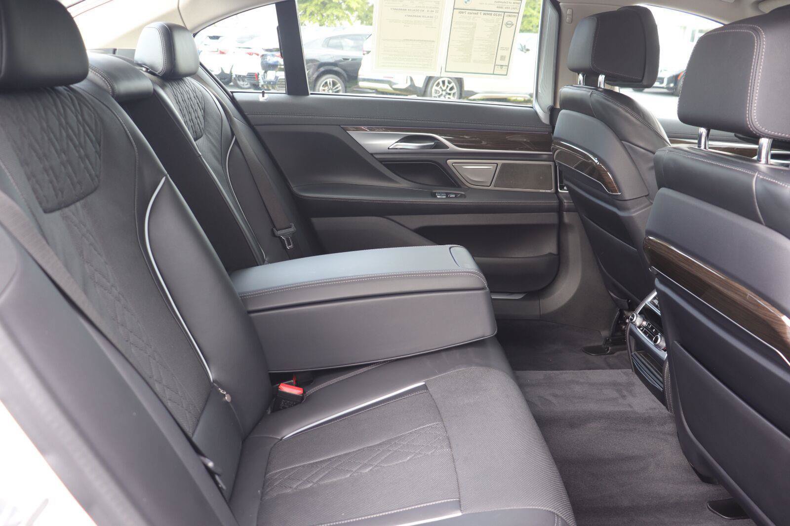 Used 2020 BMW 740i RWD image 19