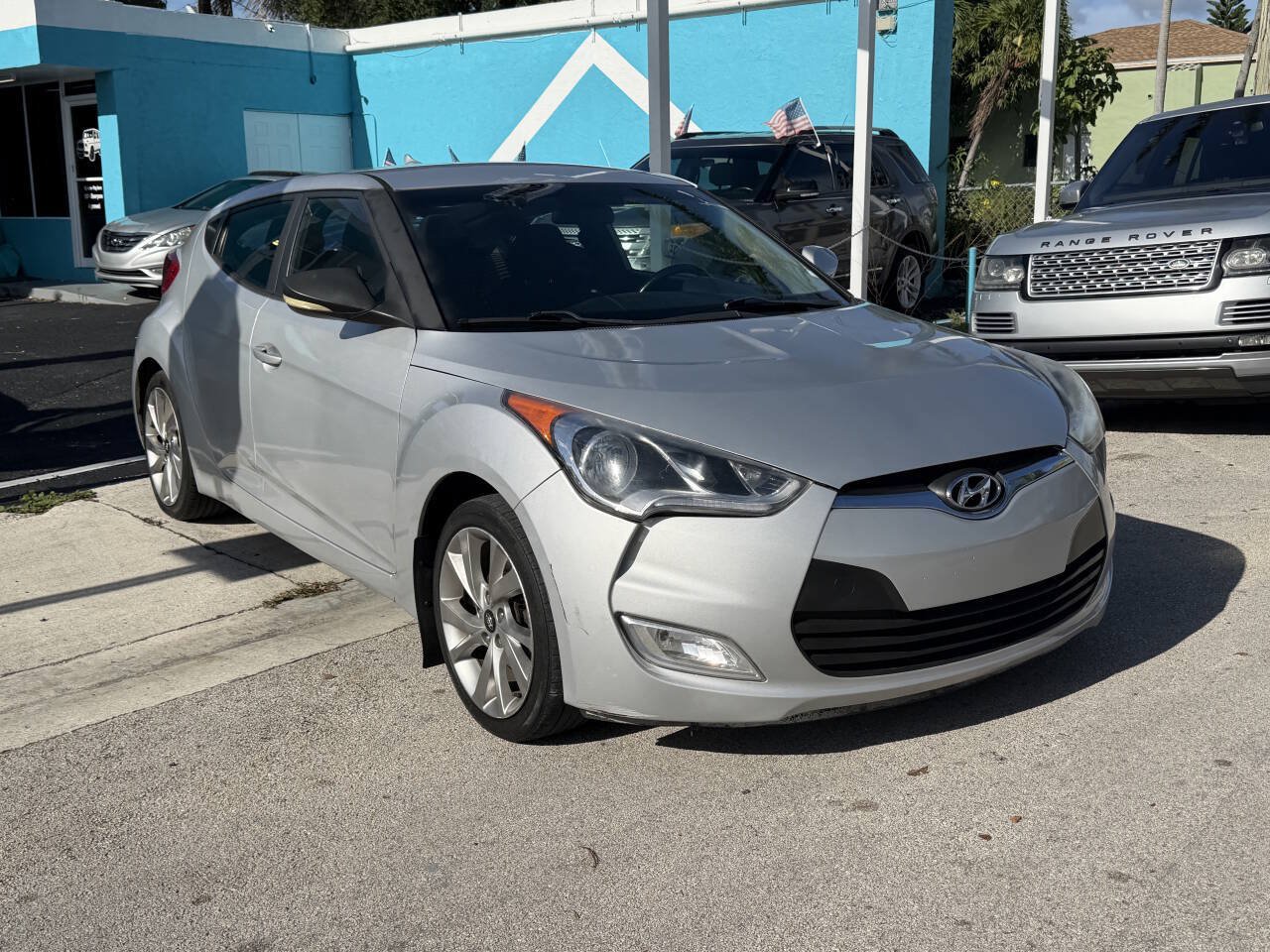 Used 2017 Hyundai Veloster FWD image 4