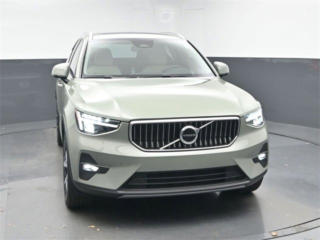 Used 2023 Volvo XC40 B5 Plus w/ Protection Package Premier image 2