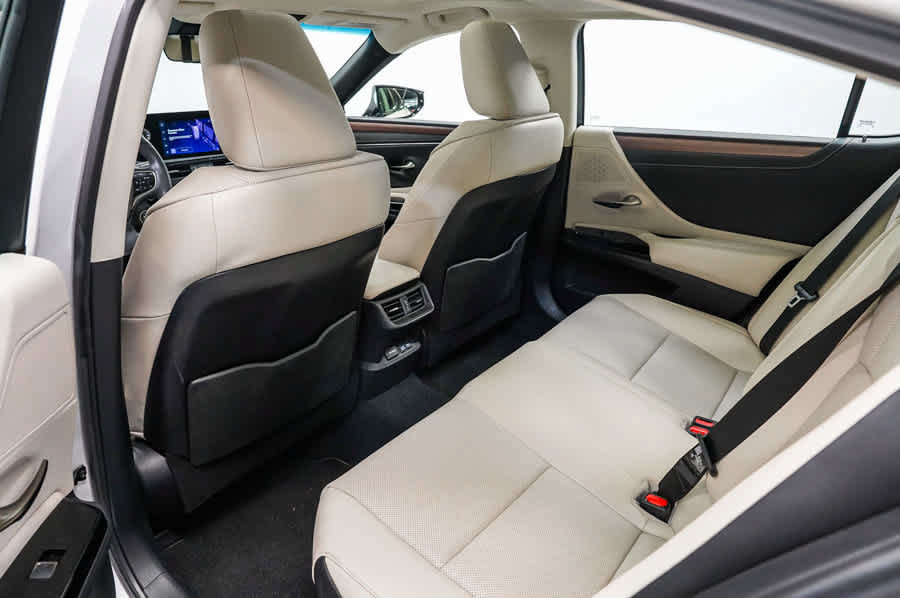 Used 2024 Lexus ES 300h w/ Premium Package FWD image 19