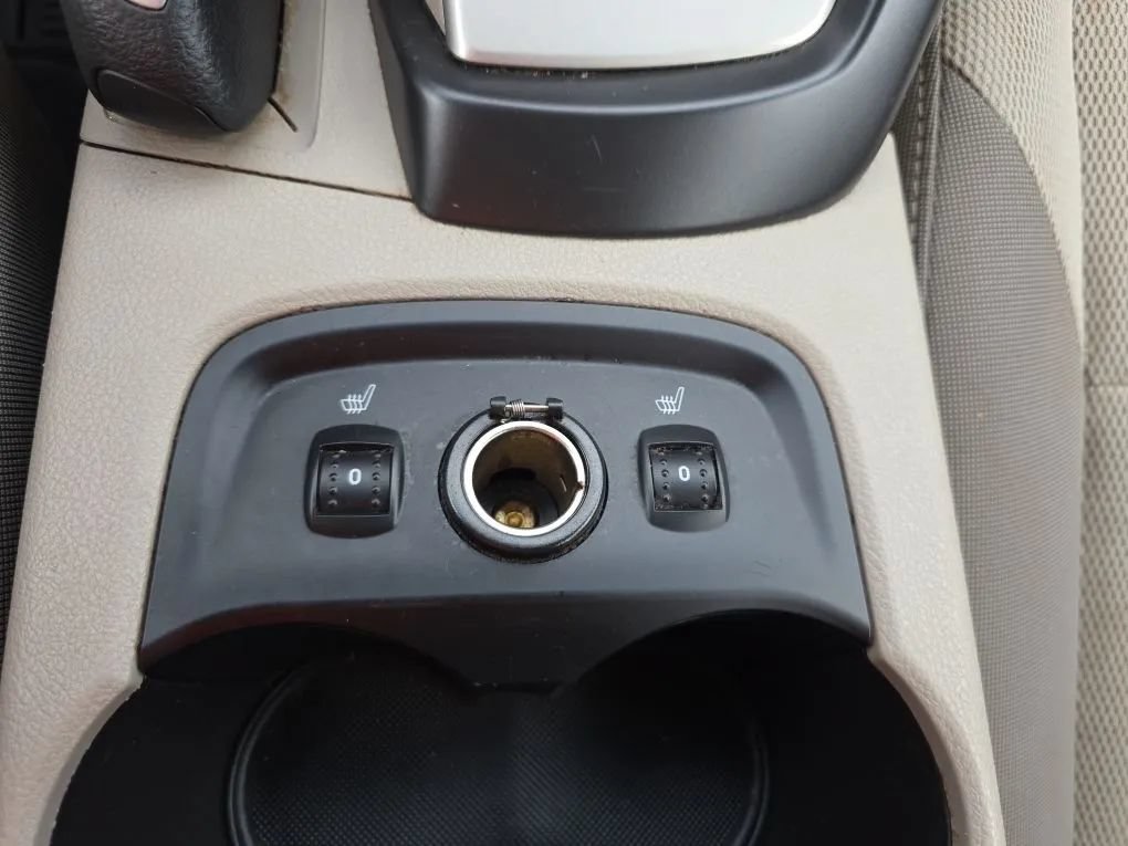 Used 2014 Ford Focus SE w/ SE Winter Package FWD image 28