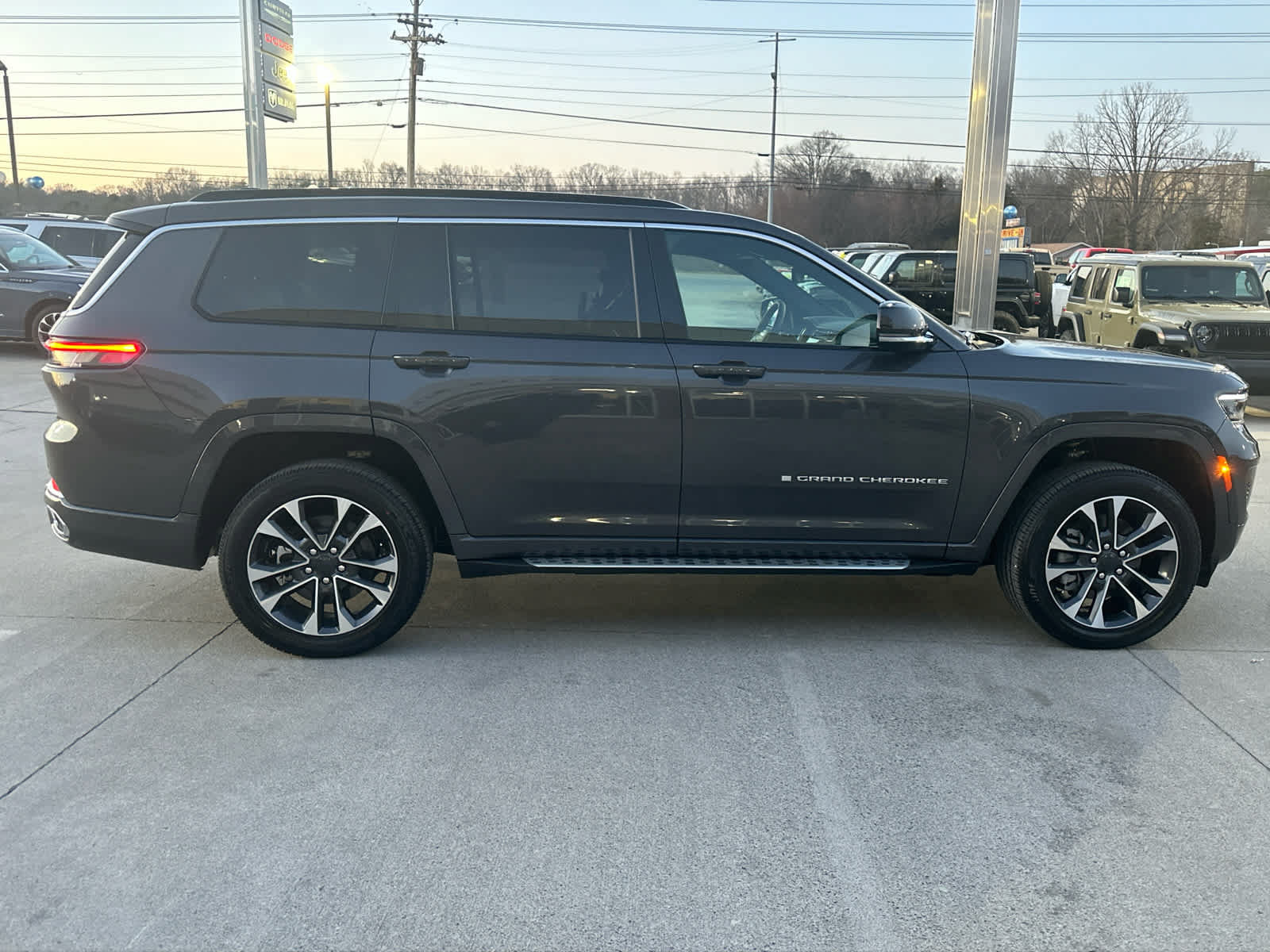 New 2025 Jeep Grand Cherokee L Overland w/ Luxury Tech Group IV AWD/4WD image 12