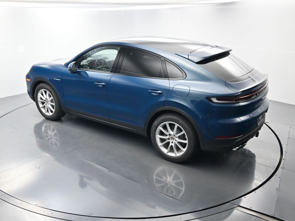Used 2025 Porsche Cayenne image 38