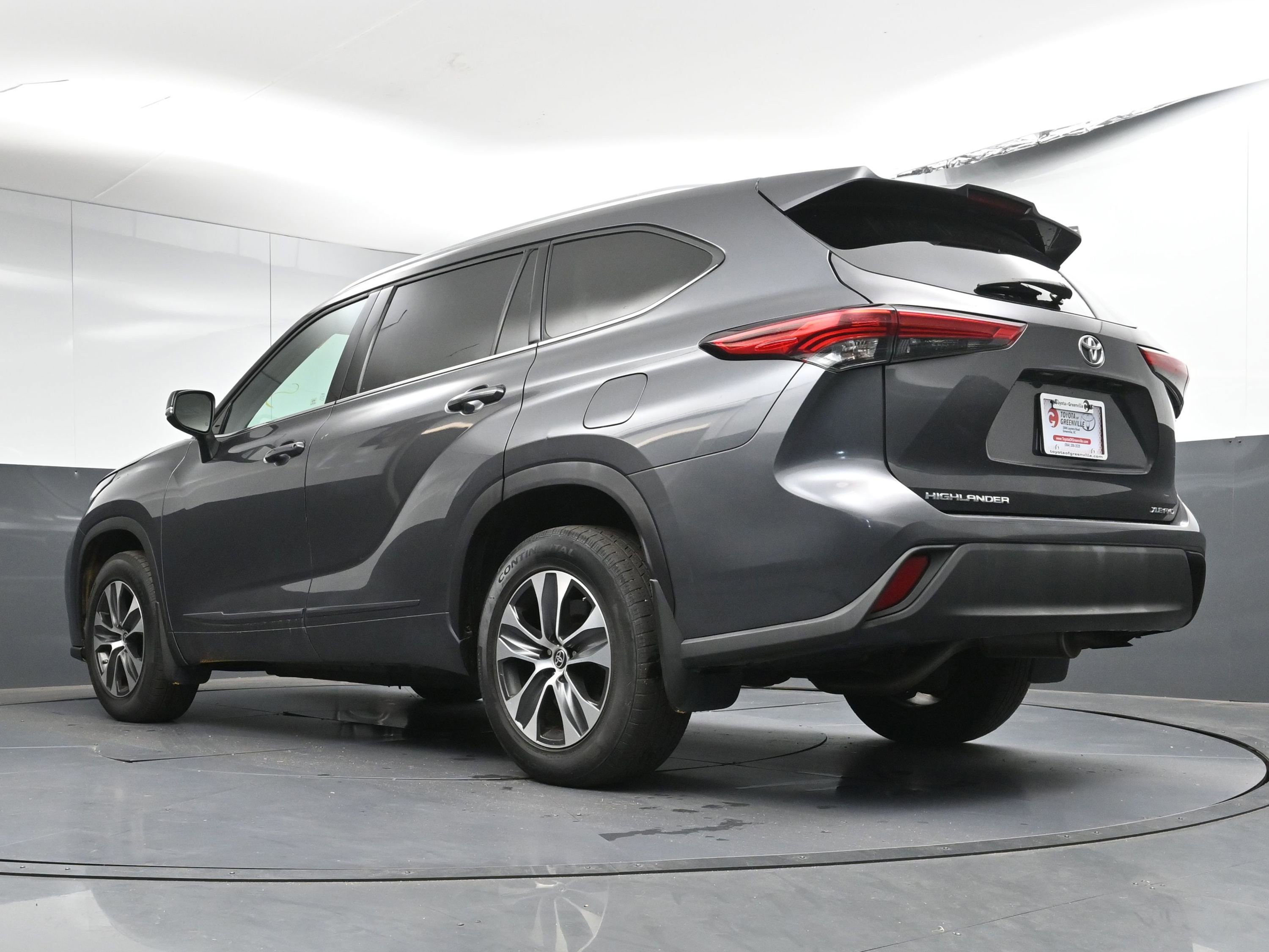 Used 2020 Toyota Highlander XLE image 30