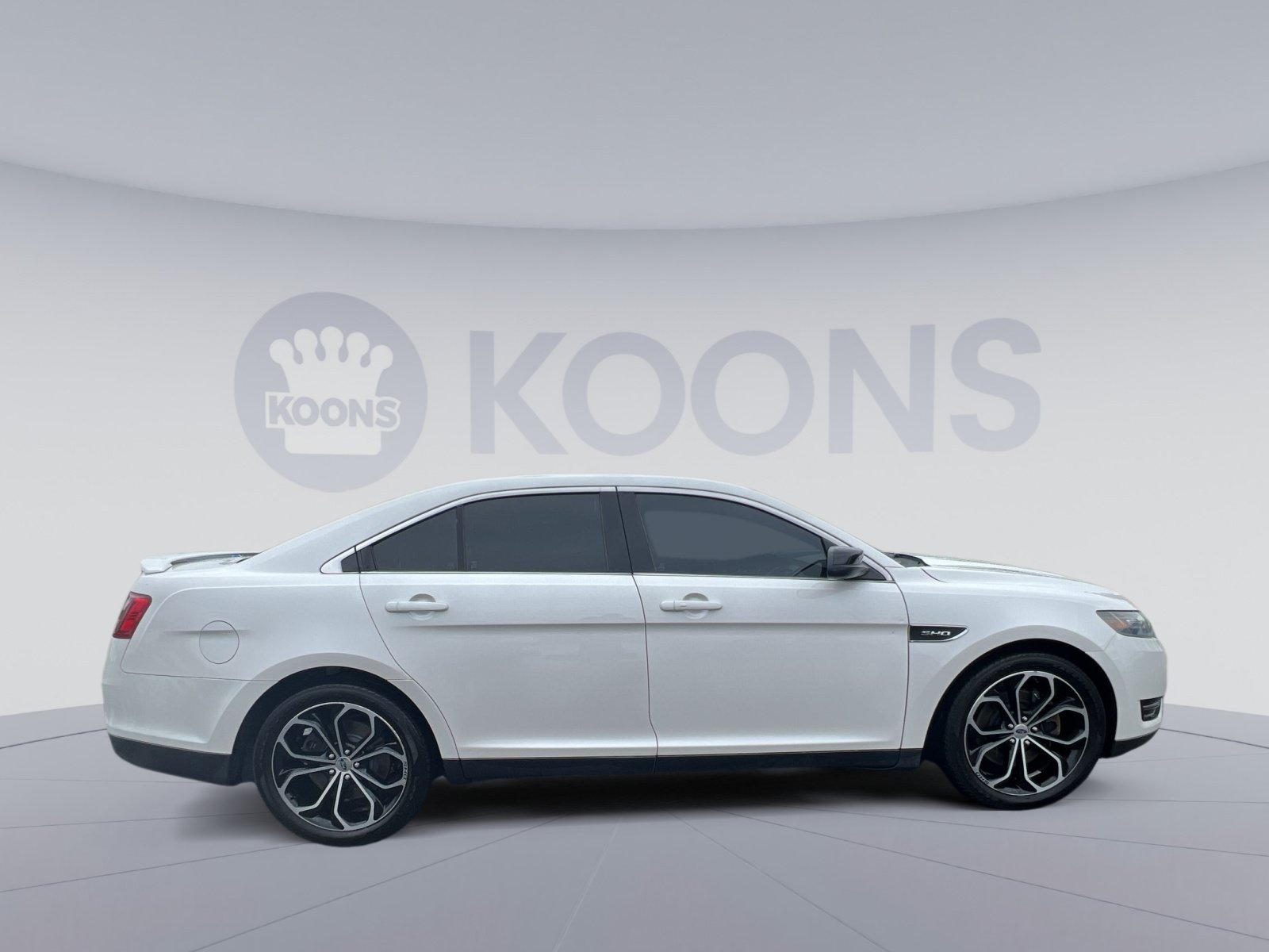 Used 2018 Ford Taurus SHO AWD/4WD image 17