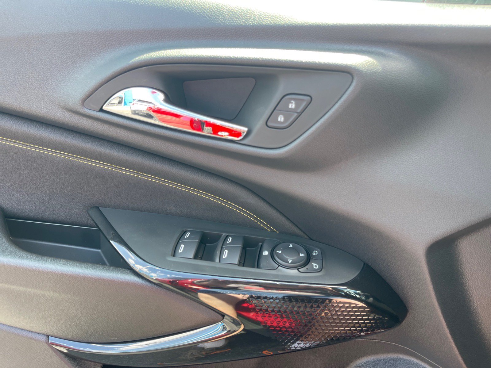 New 2026 Chevrolet Trax LT w/ Sunroof Package FWD image 8