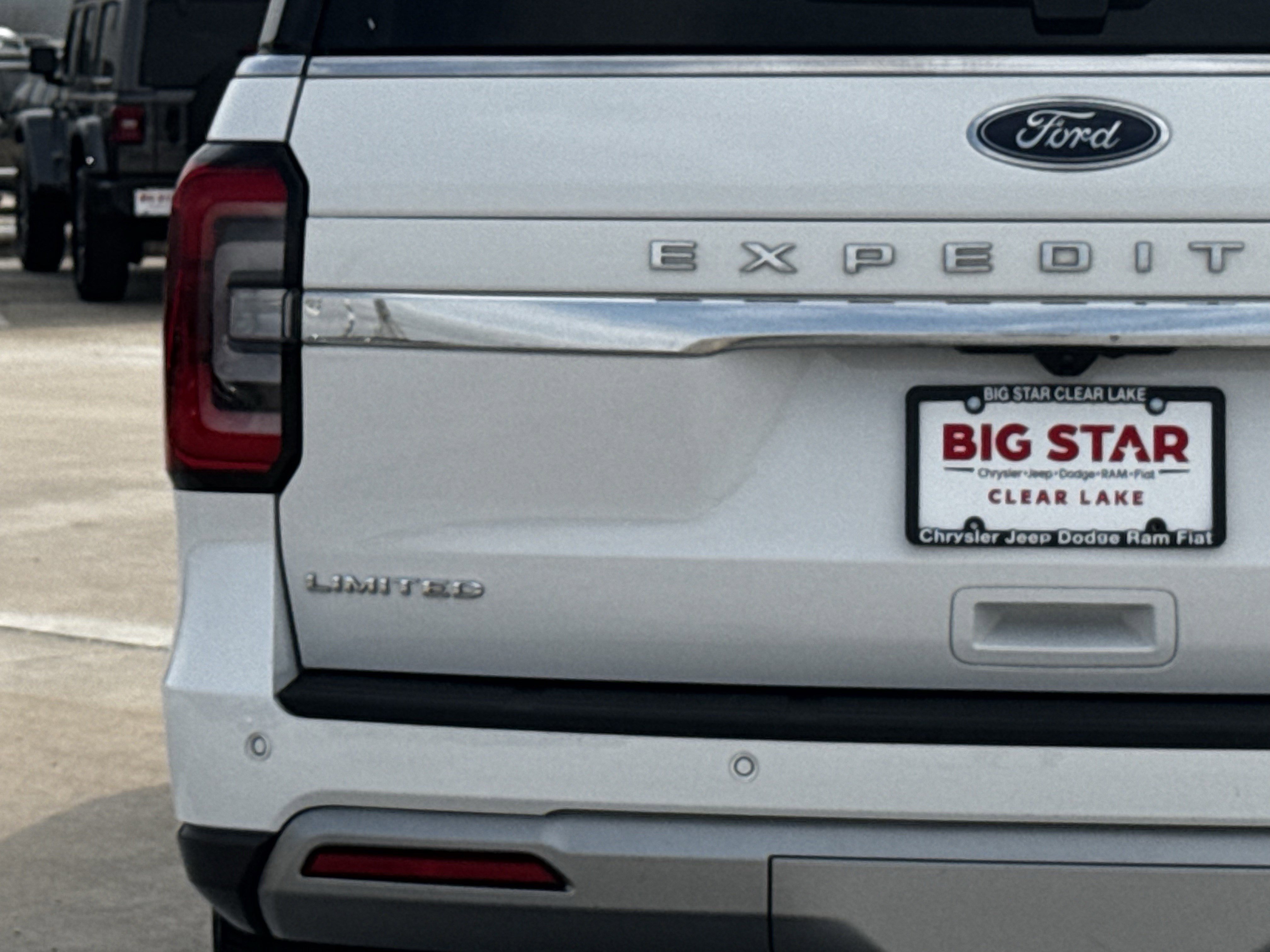 Used 2024 Ford Expedition Limited image 11