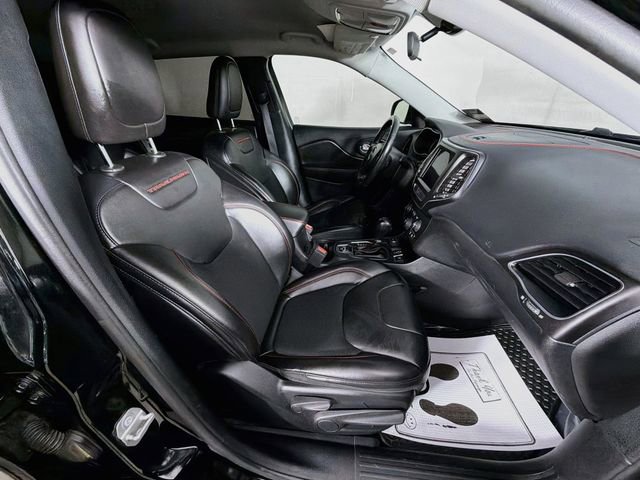 Used 2020 Jeep Cherokee Trailhawk AWD/4WD image 28