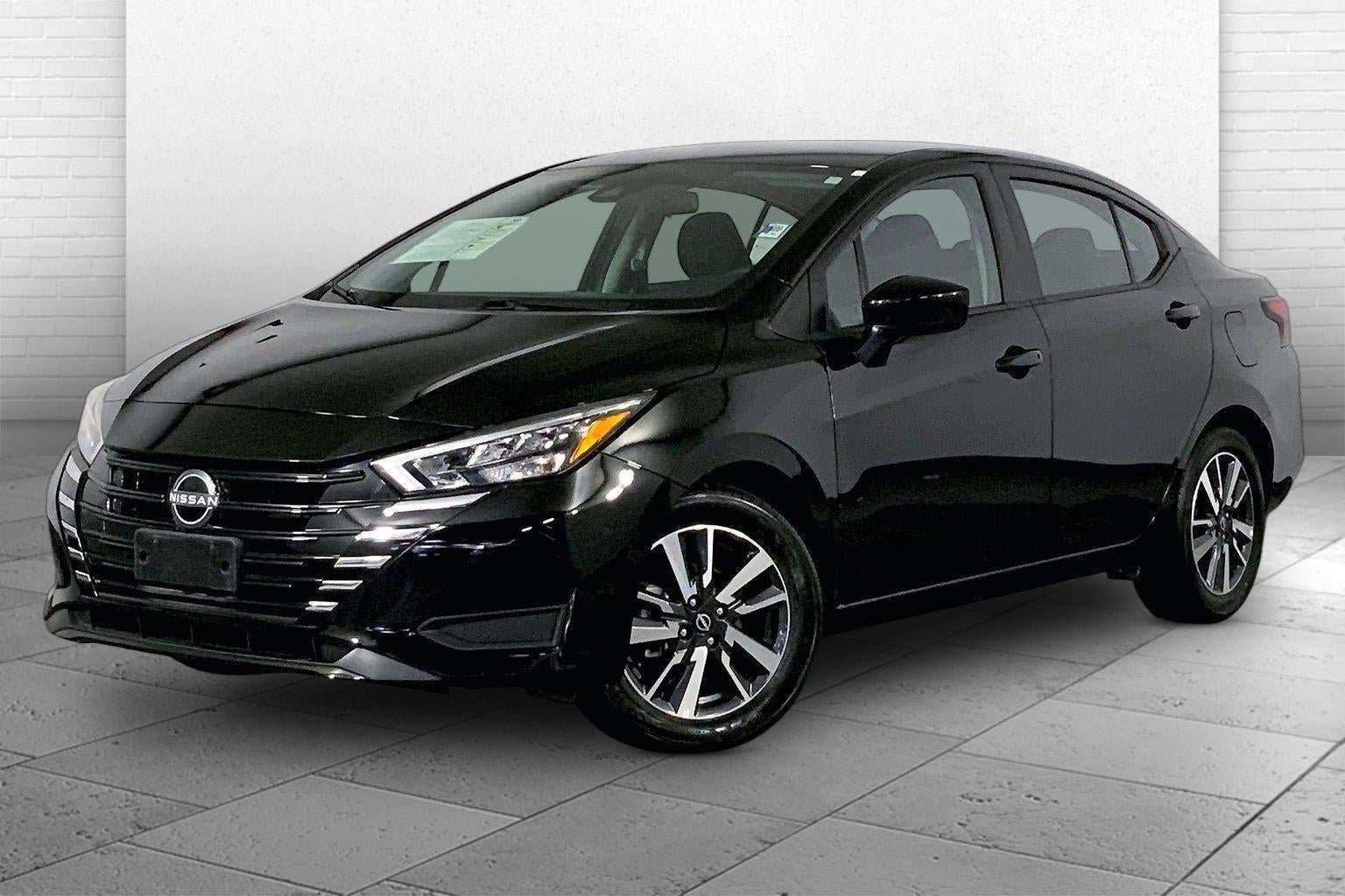 Used 2025 Nissan Versa SV FWD image 12