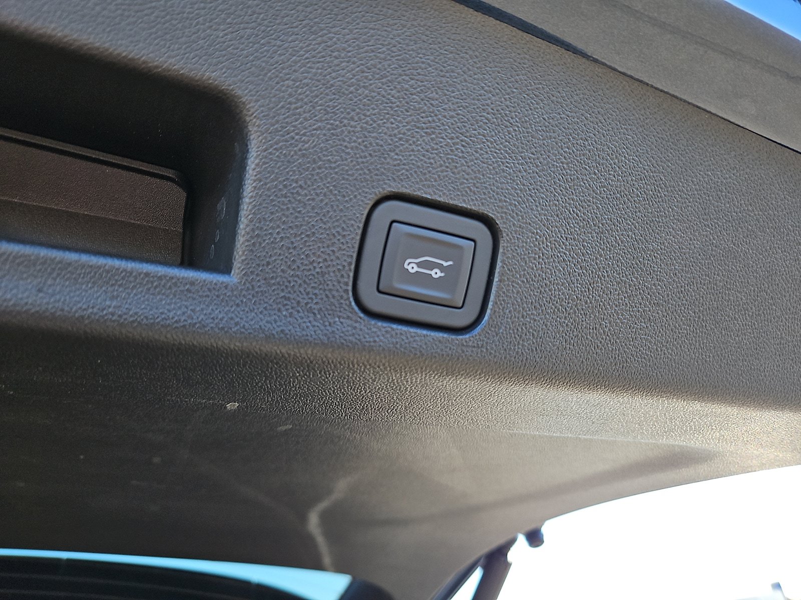 Used 2026 Chevrolet Traverse LT FWD image 29