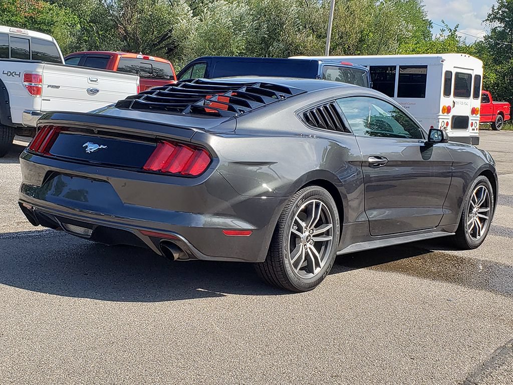 Used 2017 Ford Mustang Coupe RWD image 4