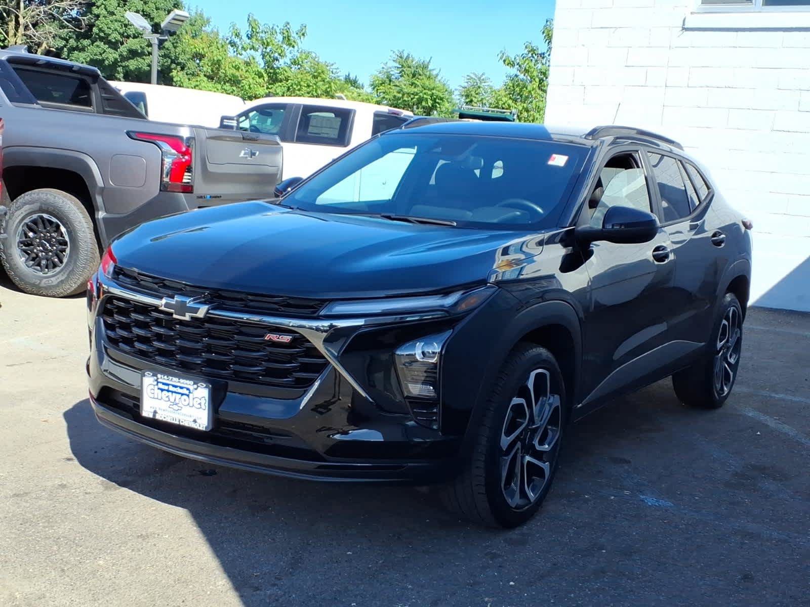 Used 2025 Chevrolet Trax RS w/ Driver Confidence Package FWD image 3