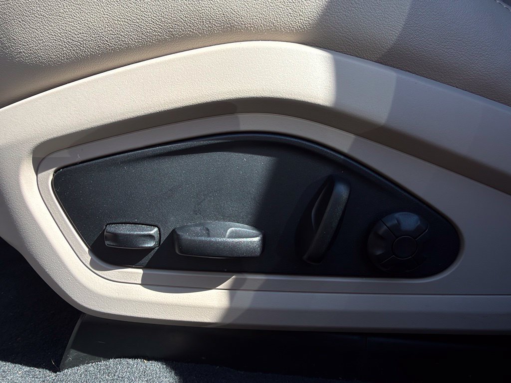 Used 2022 Porsche Taycan RWD image 19