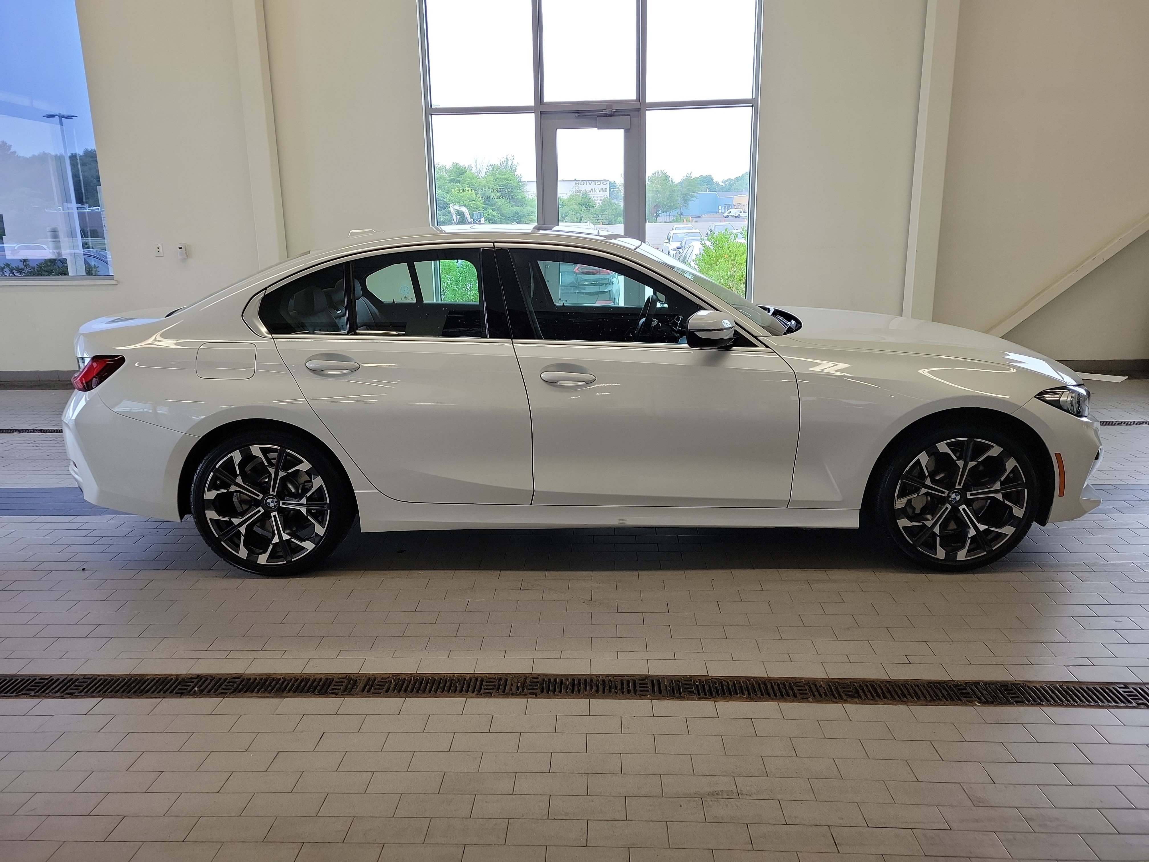 Used 2026 BMW 330i xDrive Sedan AWD/4WD image 4