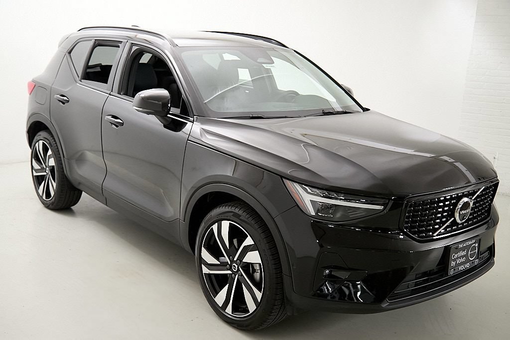 Certified 2023 Volvo XC40 B5 Ultimate w/ Protection Package Premier AWD/4WD image 4