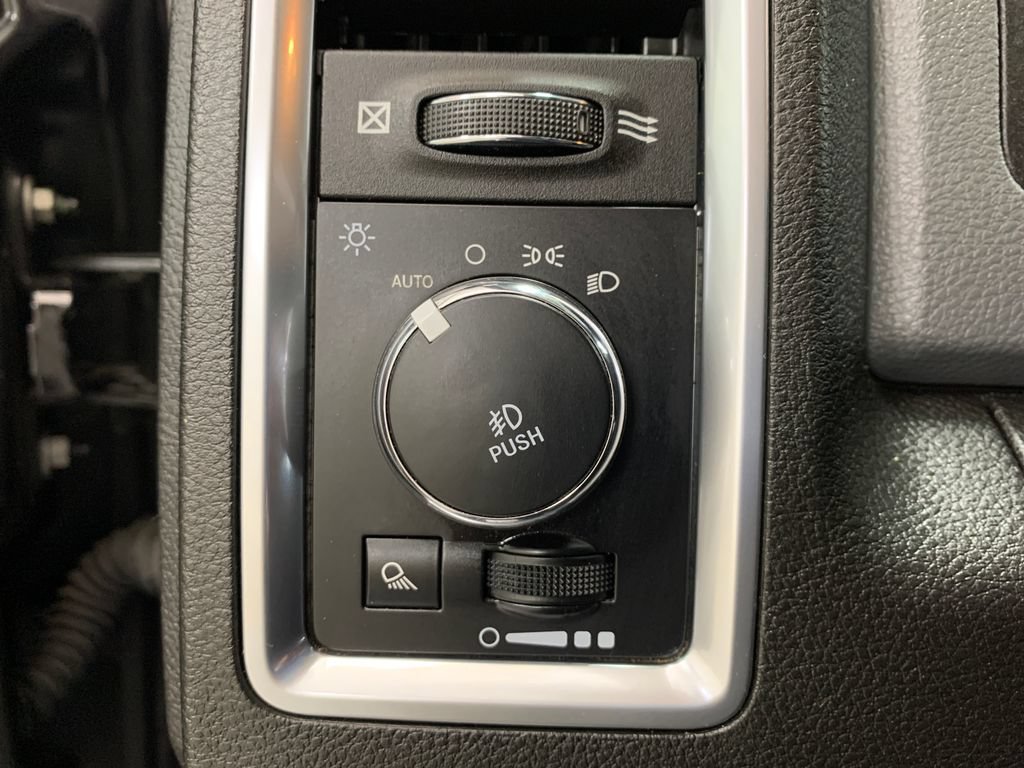 Used 2019 RAM 1500 Classic SLT w/ SLT Plus D←cor Group AWD/4WD image 24