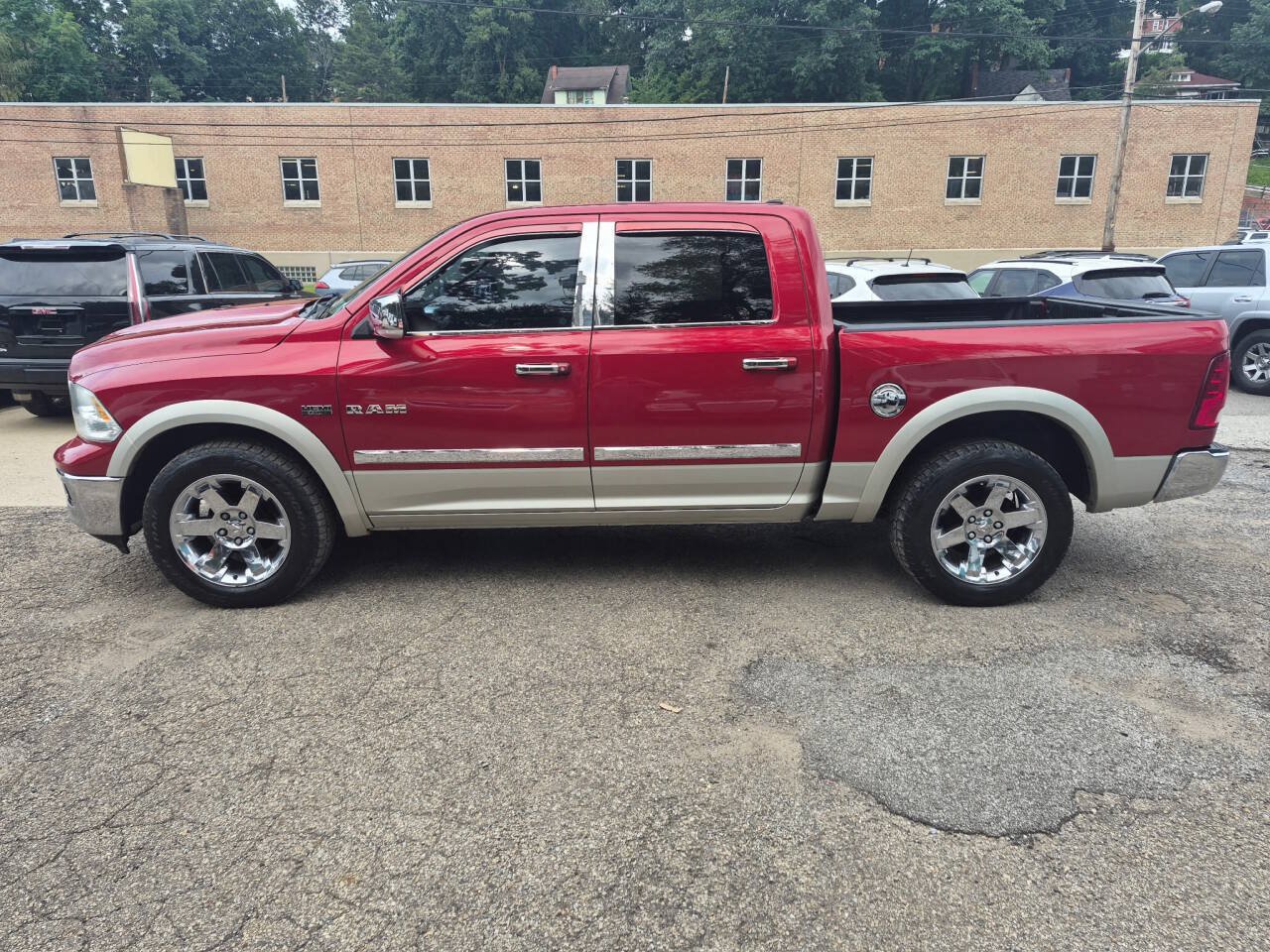 Used 2010 Dodge Ram 1500 Truck Laramie w/ Chrome Accents Group AWD/4WD image 2
