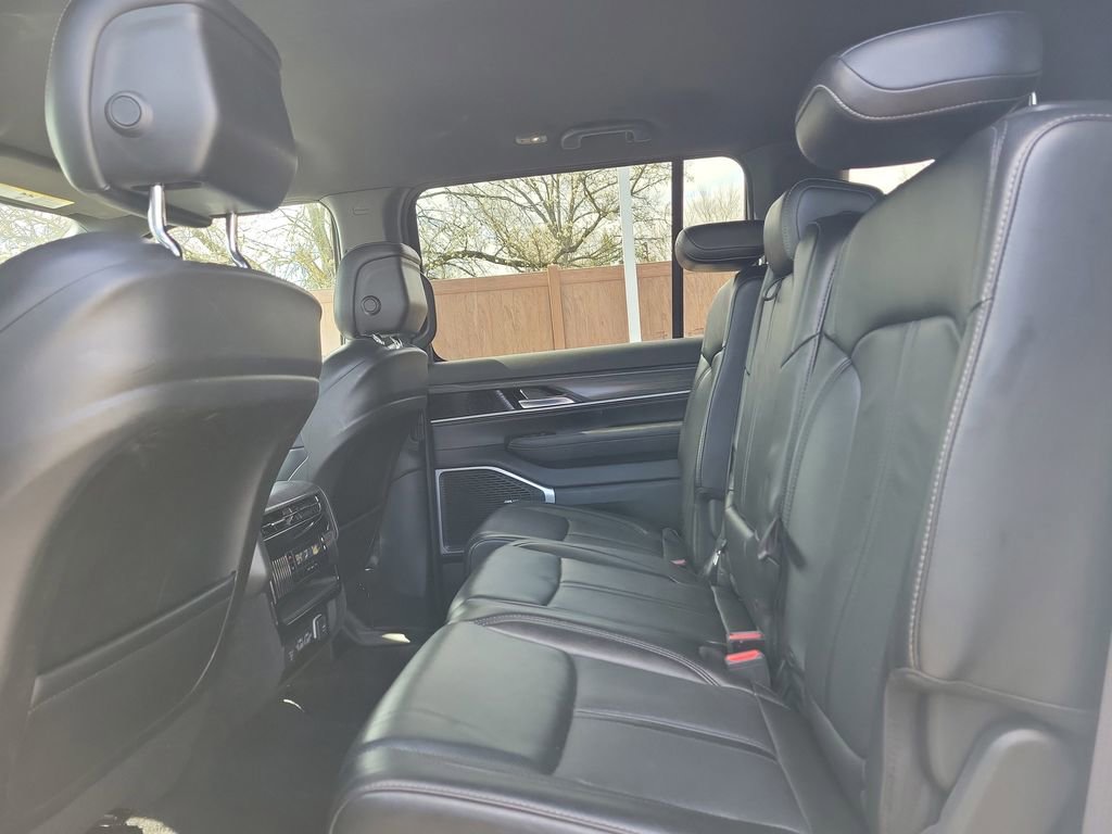 Used 2024 Jeep Wagoneer Series II w/ Flexible Seating Group AWD/4WD image 14