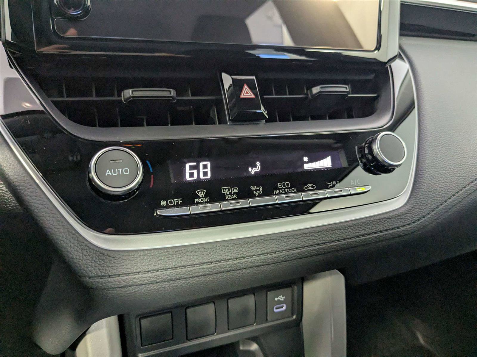 Certified 2025 Toyota Corolla Cross LE image 18