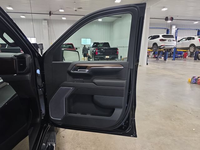 Used 2023 Chevrolet Silverado 1500 High Country w/ High Country Premium Package AWD/4WD image 31