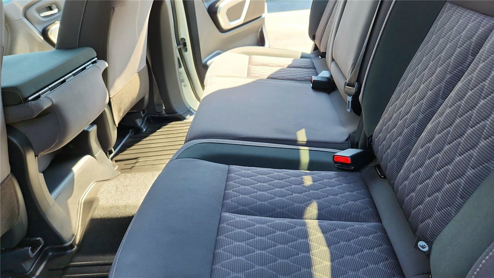 Used 2022 Nissan Titan SV AWD/4WD image 18