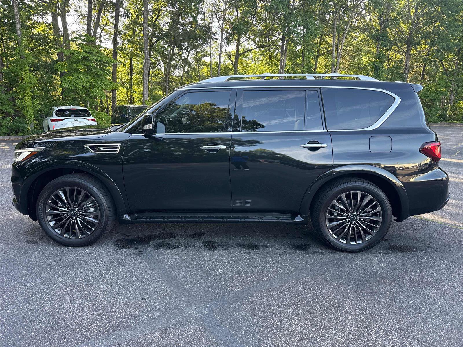 Used 2023 INFINITI QX80 Premium Select w/ Cargo Package AWD/4WD image 9
