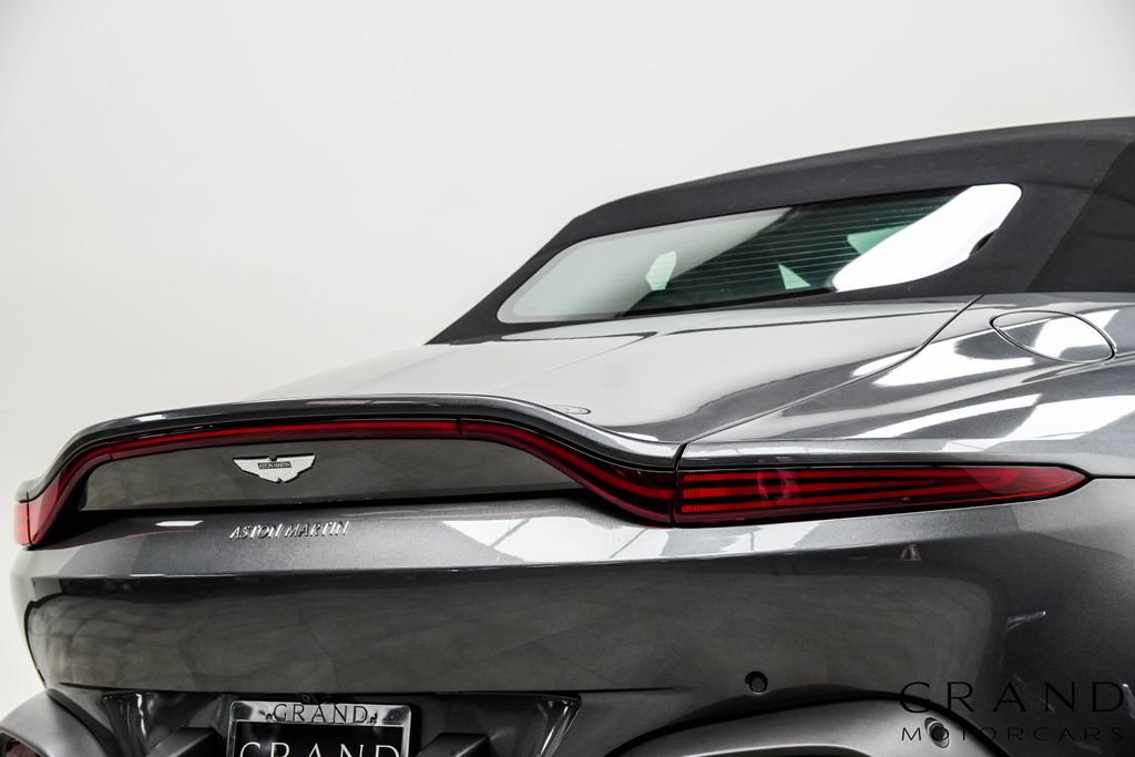 Used 2021 Aston Martin V8 Vantage Roadster RWD image 14