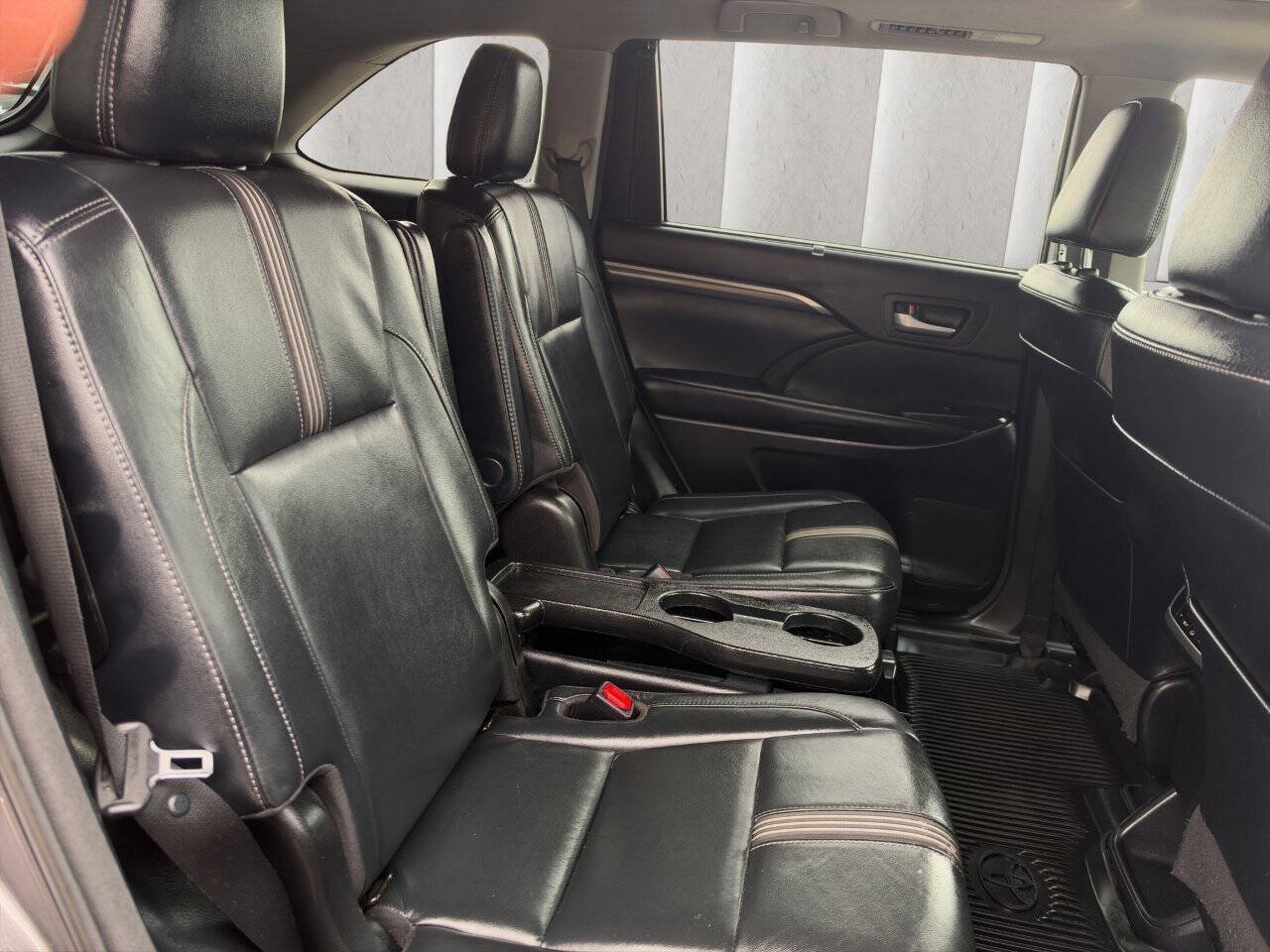 Used 2018 Toyota Highlander SE AWD/4WD image 18