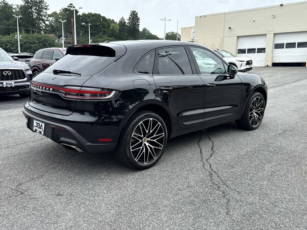 Used 2025 Porsche Macan AWD/4WD image 26
