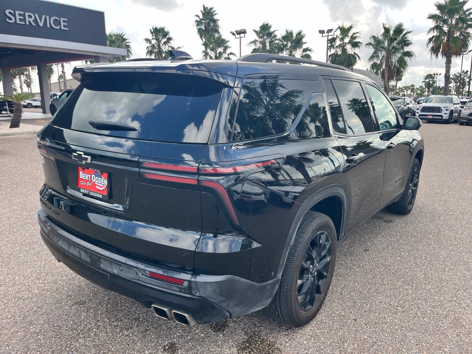 Used 2024 Chevrolet Traverse LT w/ Enhanced Driving Package AWD/4WD image 4