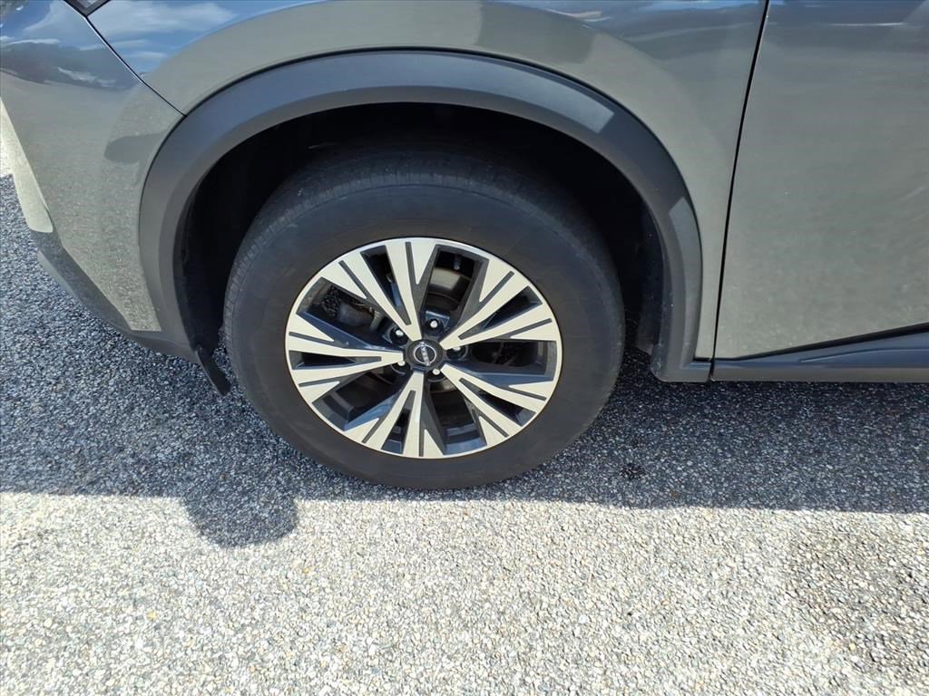 Used 2023 Nissan Rogue SV image 9