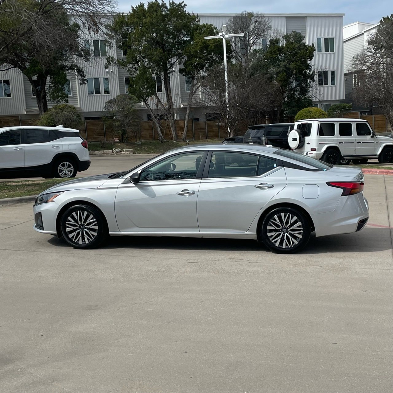 Used 2024 Nissan Altima 2.5 SV image 3