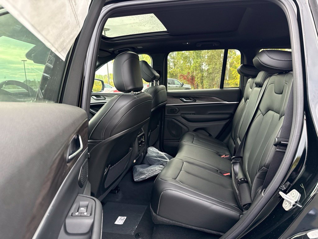 New 2027 Jeep Grand Cherokee Limited AWD/4WD image 23