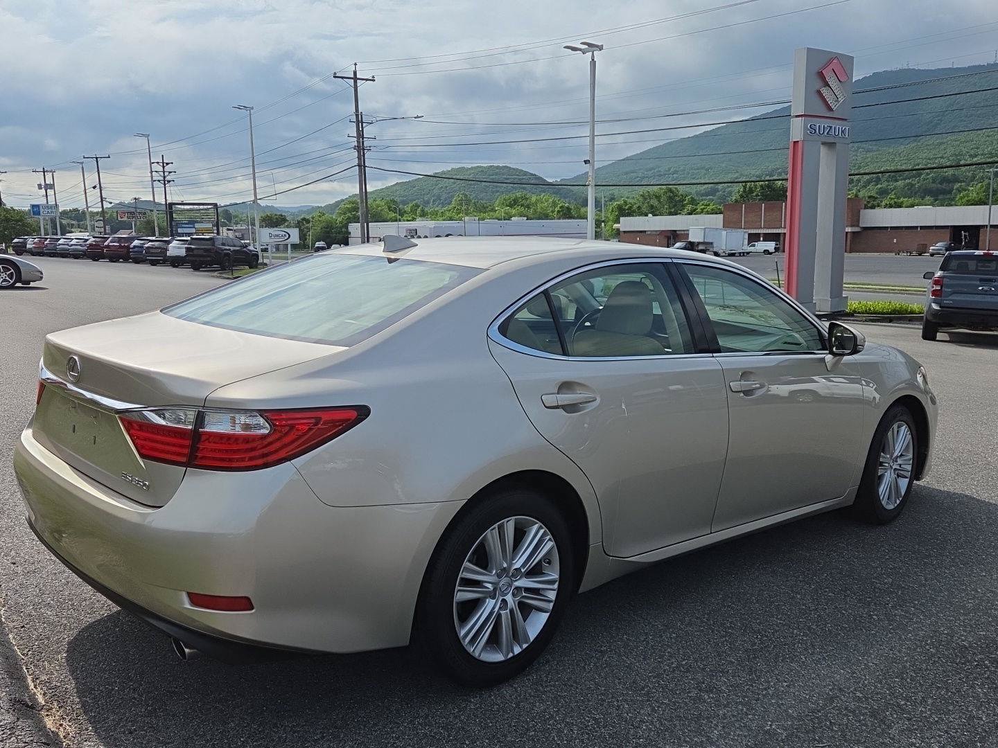 Used 2015 Lexus ES 350 FWD image 3