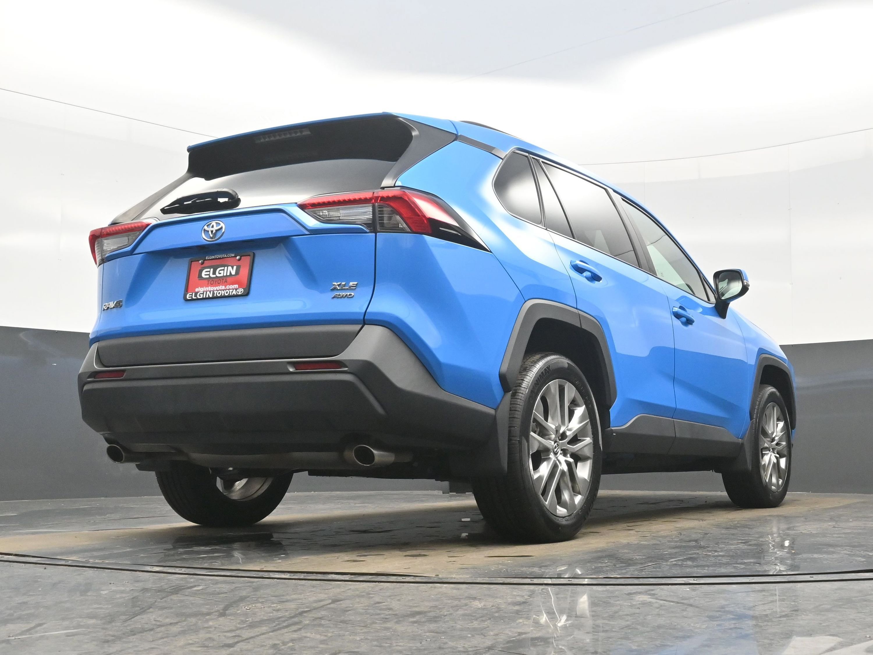 Used 2020 Toyota RAV4 XLE Premium image 32